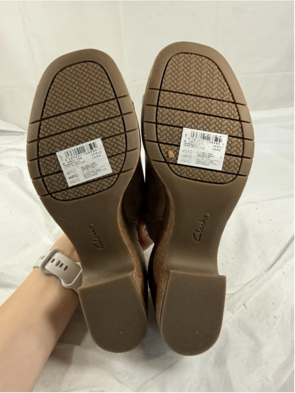 Clarks Collection Nerisa Vine Wedge Sandals Taupe Metallic Size 8 nubuck leather